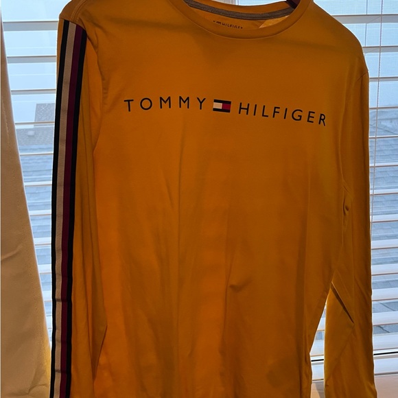 TOMMY HILFIGER crewneck long sleeve shirt - Picture 1 of 3